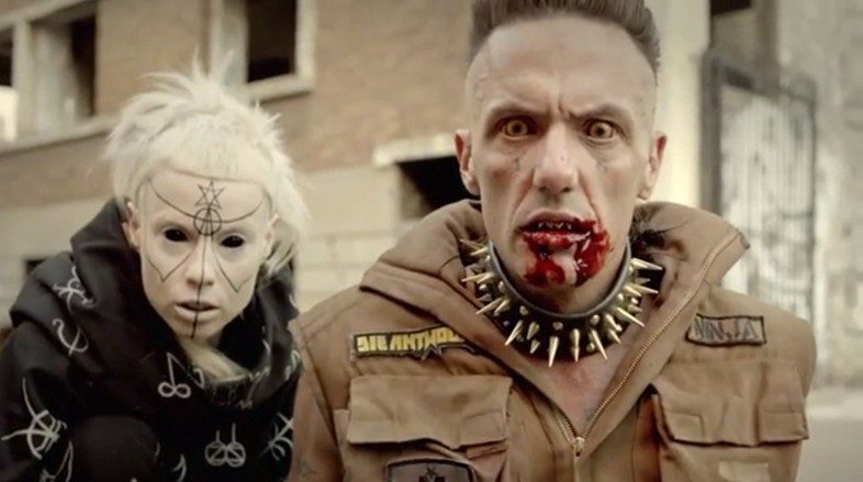 Кара Делевинь и Дита Фон Тиз в новом клипе Die Antwoord "Ugly Boy"