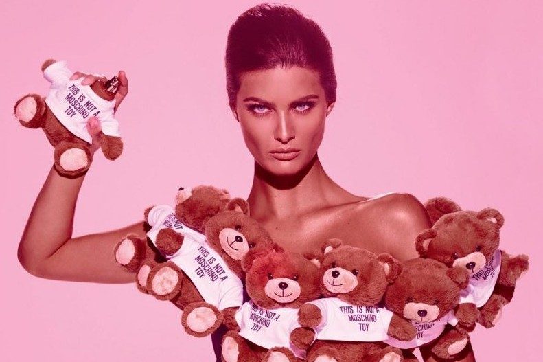 Изабели Фонтана в видеокампании Moschino TOY