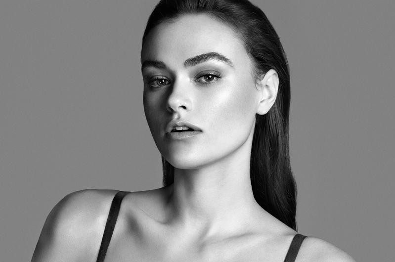 Calvin Klein критикуют за то, что они сняли plus size модель для рекламы