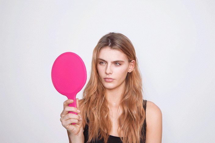 6 GIF Эль Мулярчук для Teen Vogue