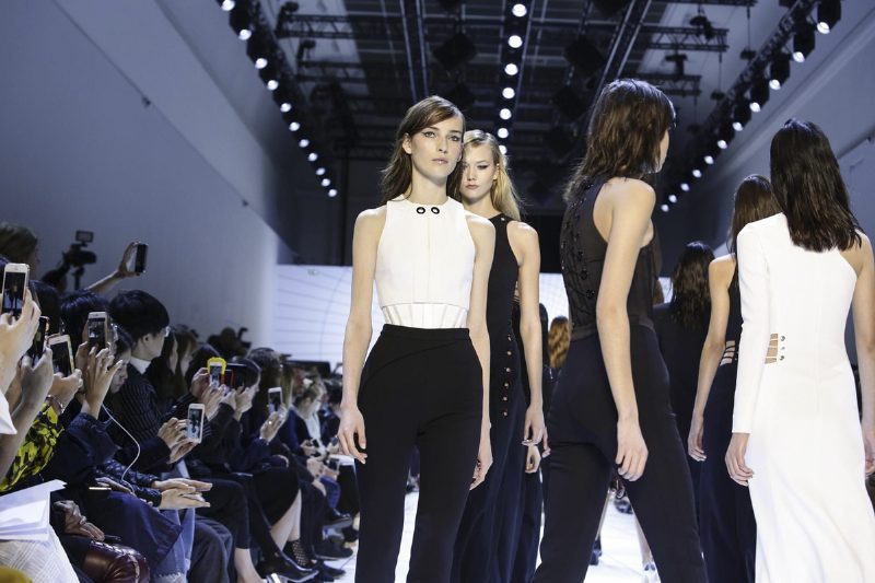 Неделя моды в Париже: коллекция Mugler осень/зима - 2015/2016