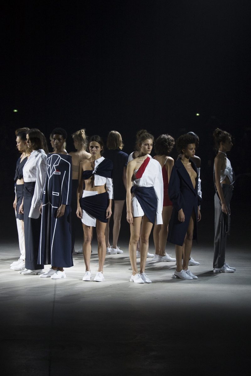 Стирка, лошадь и деконструктивизм: показ Jacquemus весна-лето 2016