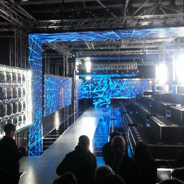 Прямая трансляция показа Louis Vuitton S/S 2016