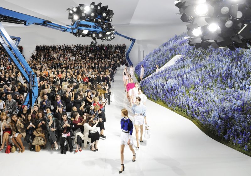Показ Dior глазами Анны Винтур: французский дом опубликовал 360° видео