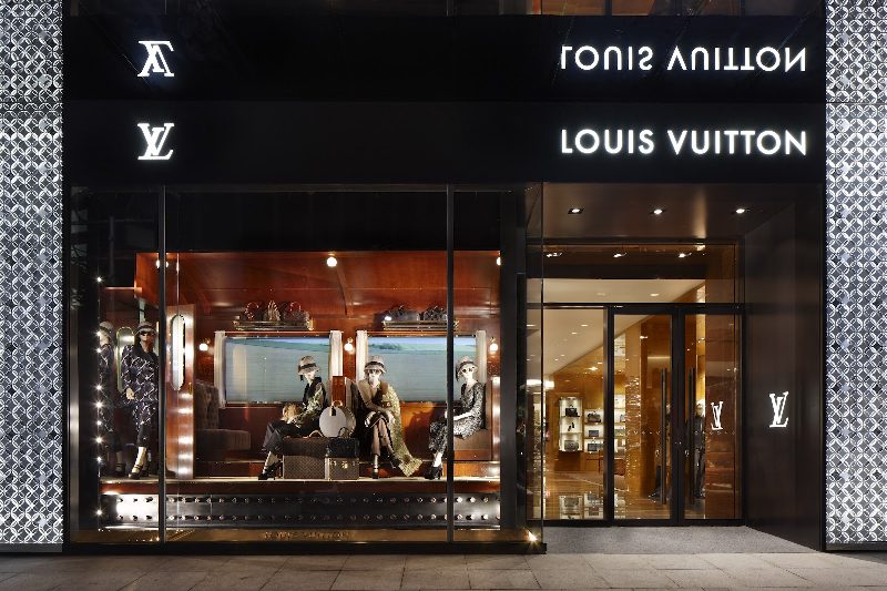 Louis Vuitton закрывают магазины в Китае из-за спада рынка