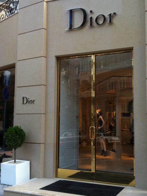 В Киеве снова открылся Dior