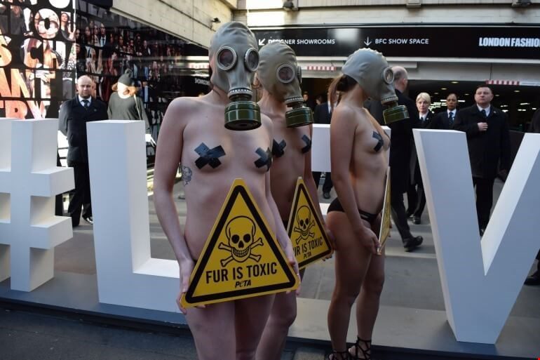 На London Fashion Week прошел протест PETA