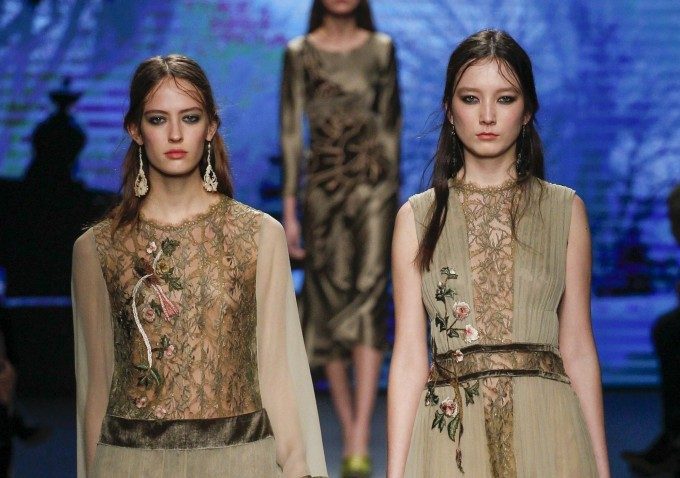 Классика и нежность: в лучших традициях Alberta Ferretti