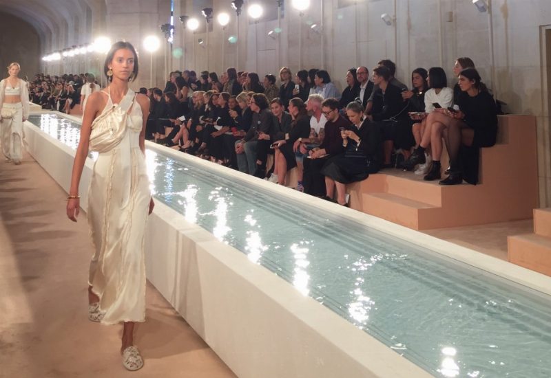 Balenciaga проведут трансляцию показа в формате виртуальной реальности
