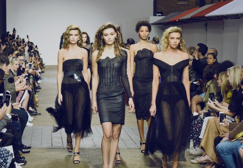 London Fashion Week: Показ Topshop Unique Spring/Summer 2017
