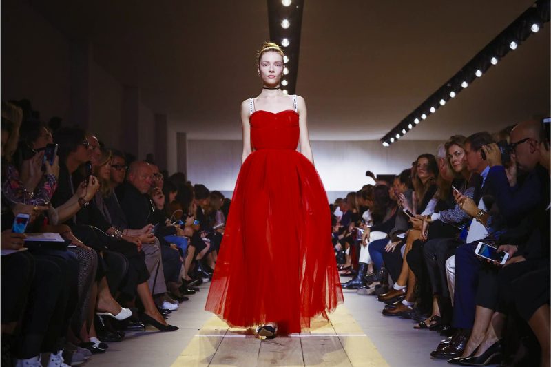 Дебютная коллекция Марии Грации Кьюри для Christian Dior в Париже