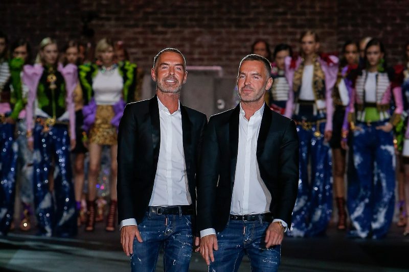 Камзолы и расшитый деним кристаллами Swarovski на показе Dsquared2 Spring/Summer 2017 в Милане