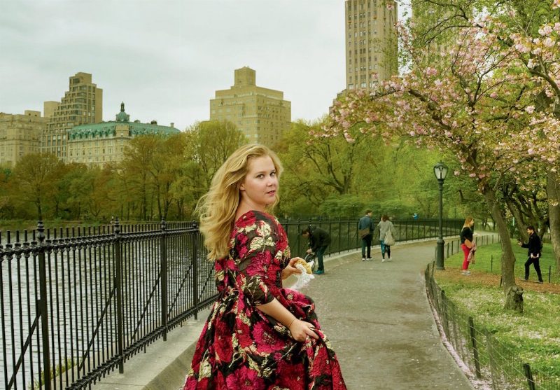 Эми Шумер: девушка с обложки Vogue попала в список самых оплачиваемых комиков