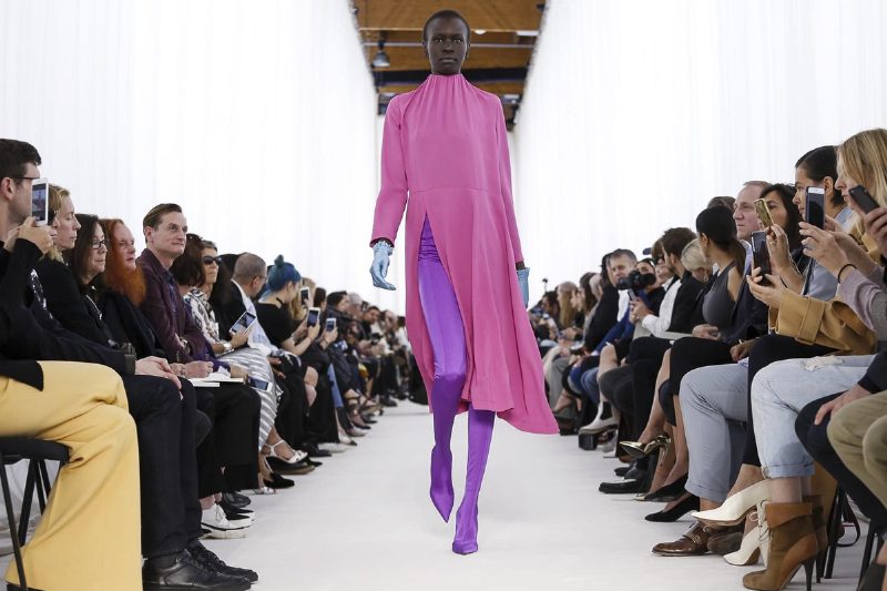Всё, что нужно знать о показе Balenciaga S/S'17 в Париже