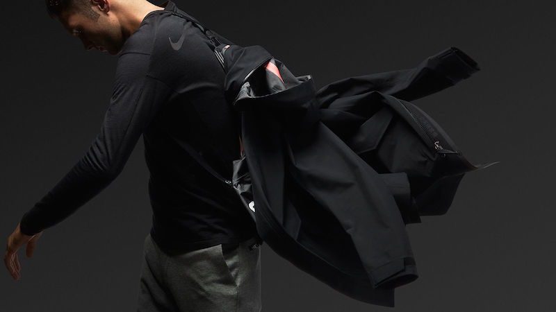 Легким движением руки: новое видео от Nike о превращениях Transform Jacket