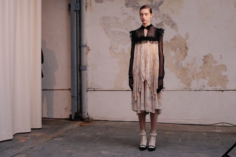 Самые утонченные в мире худи на показе Veronique Branquinho S/S'17 в Париже