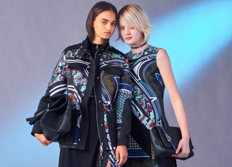Городские силуэты и новый уличный стиль в коллекции Versace Pre-Fall 2017