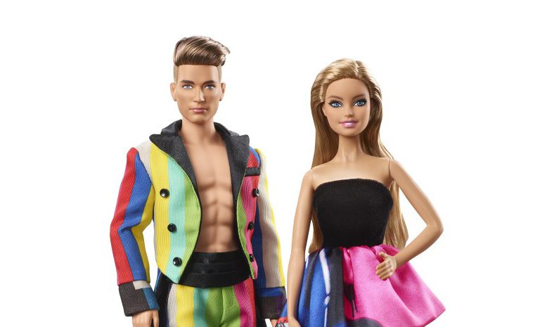 Бренд Moschino анонсировал выпуск подарочного набора кукол