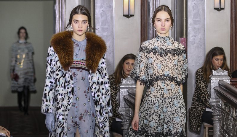 Юлия Ратнер и Женя Мигович на показе межсезонной коллекции Valentino в Нью-Йорке