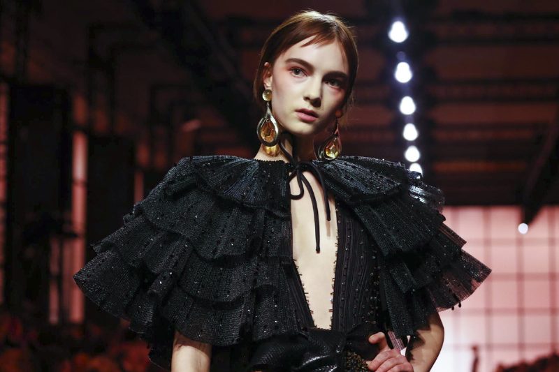 Оттенки солнечного заката в коллекции Armani Privé Haute couture Spring 2017