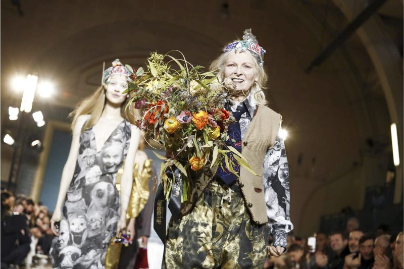 Мужские и женские образы на показе Vivienne Westwood A/W'17 в Лондоне