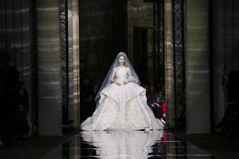 Огни фейерверков на показе Zuhair Murad Haute couture 2017