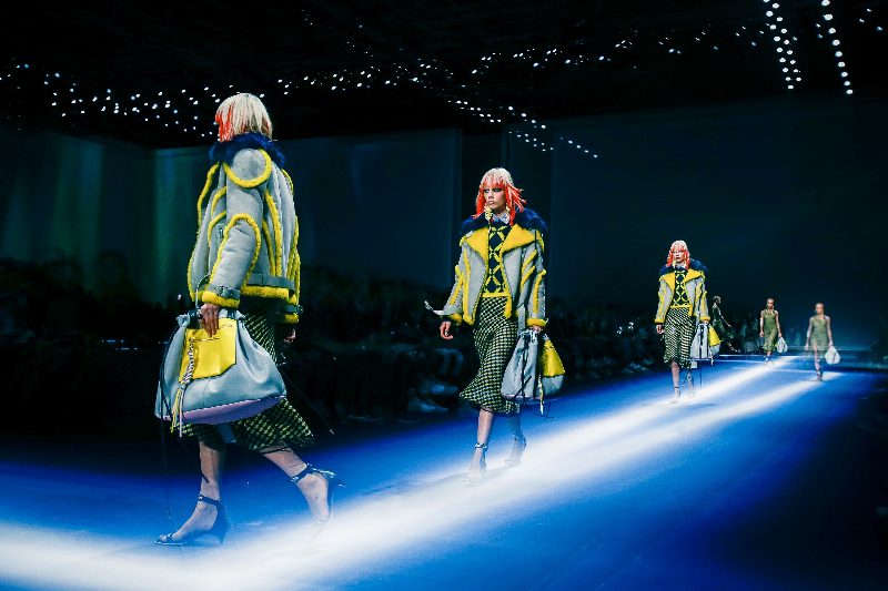 Призыв к единству, силе и любви в коллекции Versace FW 17-18