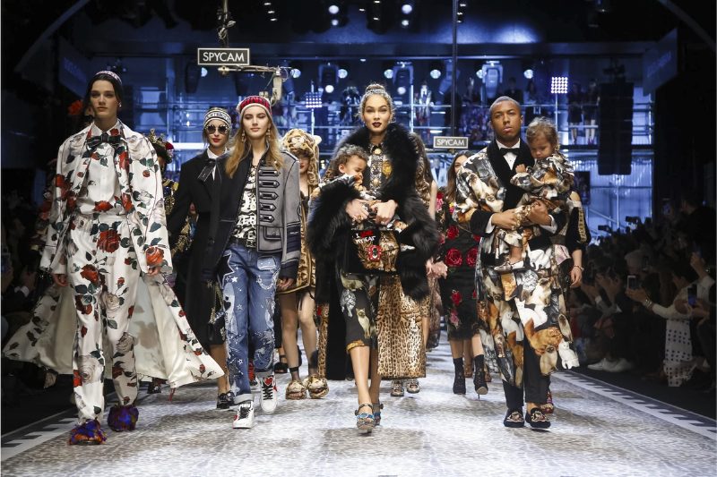 Dolce & Gabbana  FW 17-18: Самые любимые клиентки Доменико Дольче и Стефано Габбана на одном подиуме