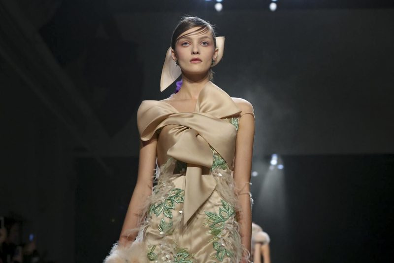 Элегантные вечерние платья в коллекции Marchesa FW 17-18
