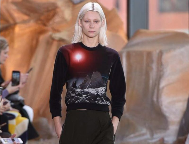 Космос и соседние Галактики на показе Lacoste FW 17-18