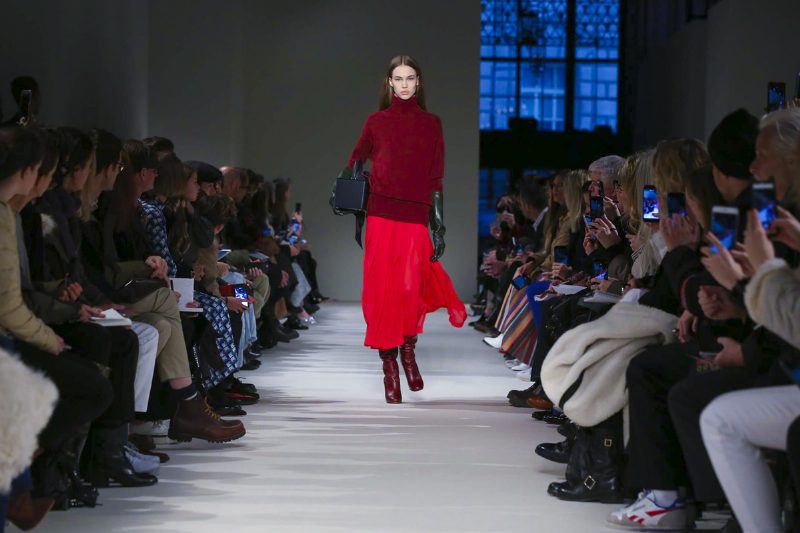 Новый деловой стиль в коллекции Victoria Beckham FW 17-18