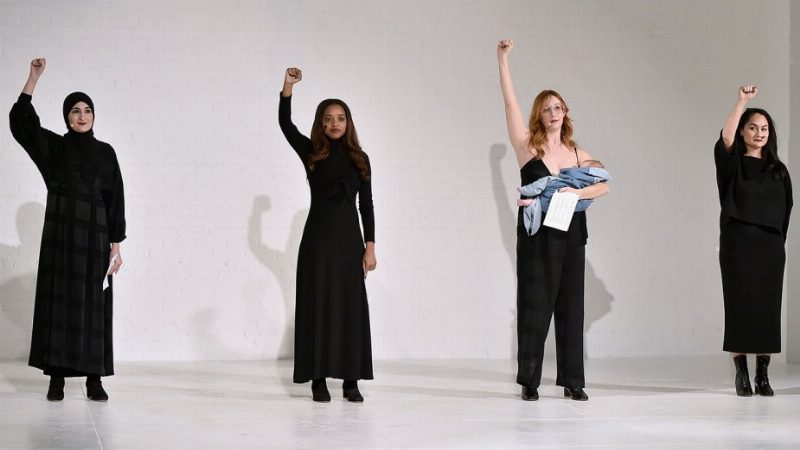 Организаторы Женского марша выступили на показе Mara Hoffman