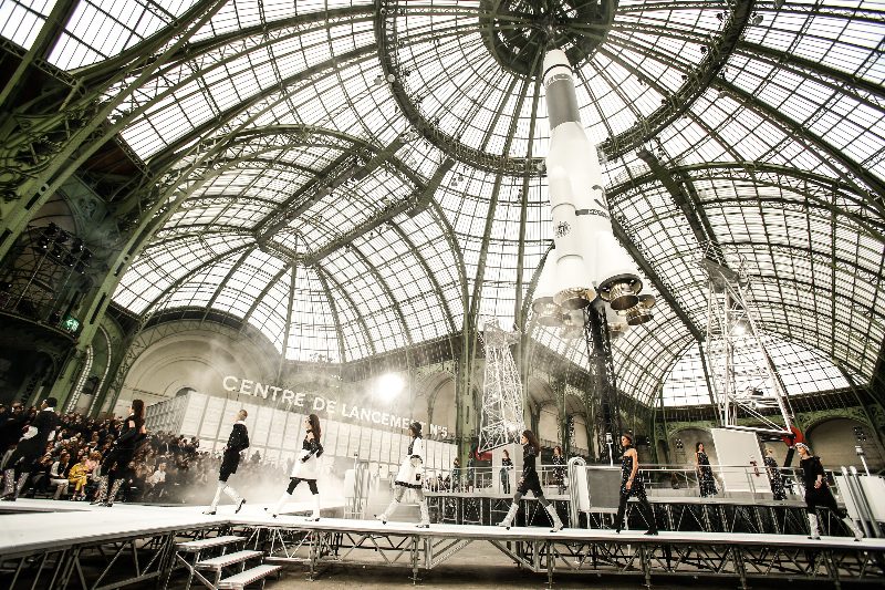 Космическая одиссея: Показ Chanel FW 17-18