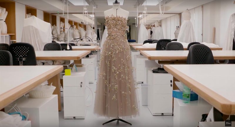Как разрабатывались кутюрные наряды Christian Dior для показа в Токио