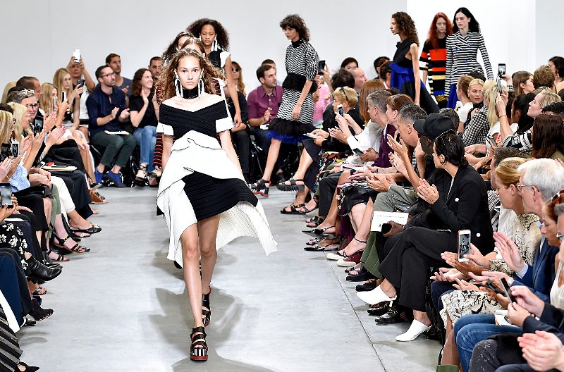 Бренды Proenza Schouler и Rodarte покажут свои коллекции в рамках кутюрной недели моды в Париже