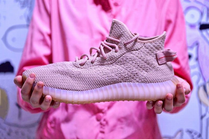 Канье Уэст и adidas Originals представили новую пару Yeezy Boost
