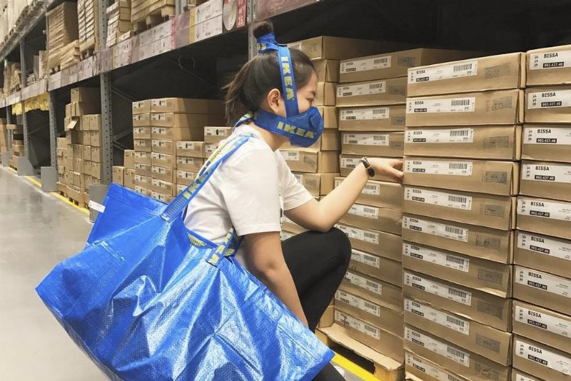 Народное творчество: как пакет от IKEA можно применить в дизайне