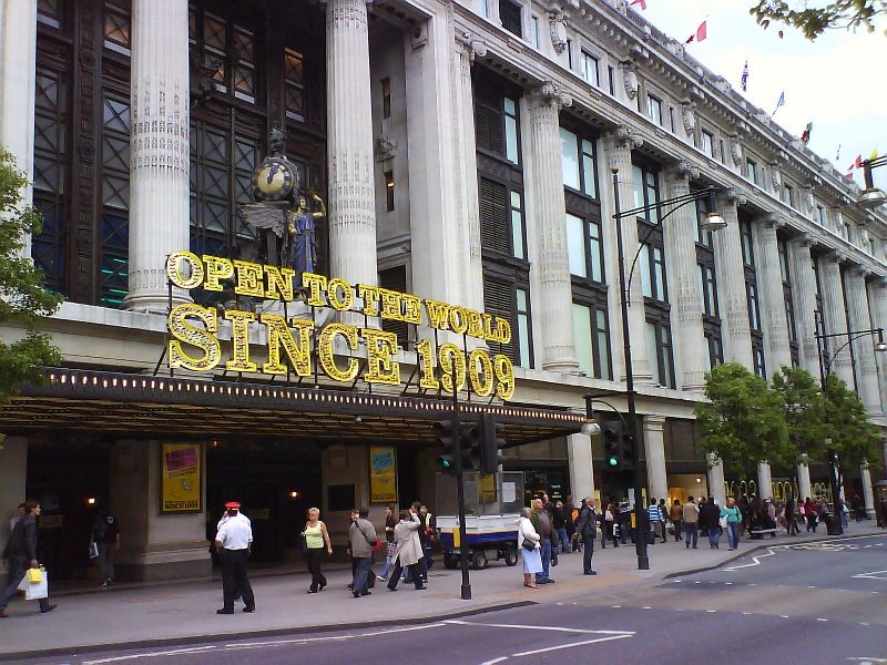 Лондонская молодежь в ролике Home Truths от Selfridges