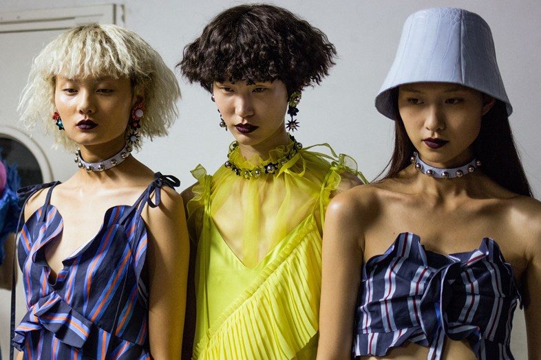 Поп-культура и броские цвета в мужской коллекции Kenzo SS’18