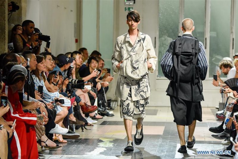 Андрогинность по-японски в мужской коллекции Yohji Yamamoto весна-лето 2018