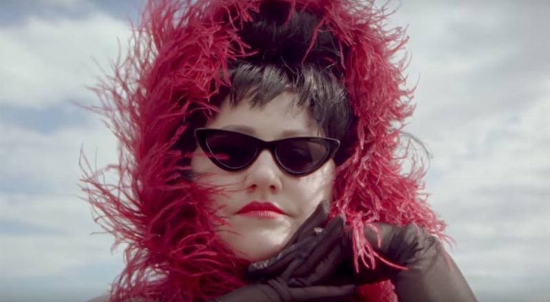 Бет Дитто танцует на улицах Нью-Йорка в видео для Vogue