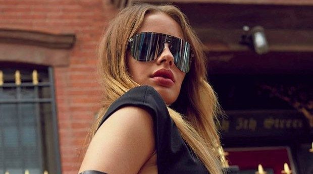 Соня Есьман в новой рекламной кампании Versace