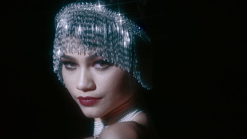 Зендая в нарядах разных десятилетий в новом видео для Vogue