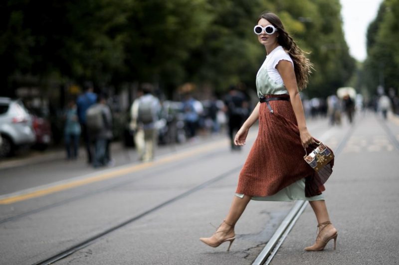 Street style тренд — юбка миди