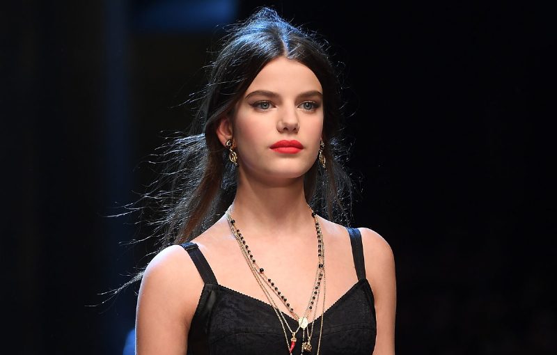 Амбассадор Dolce & Gabbana Соня Бен Аммар о том, как совмещать работу с брендами, учебой и музыкальной карьерой