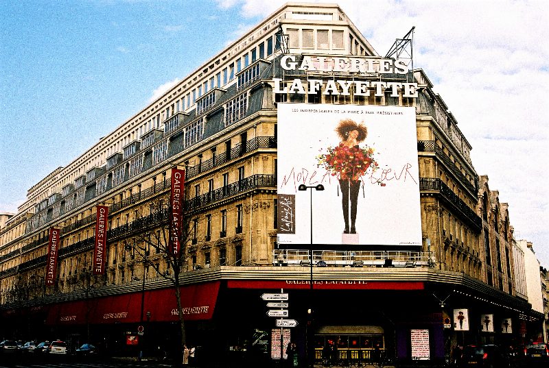 Парижский Galeries Lafayette отпразднует 70-летие Dior