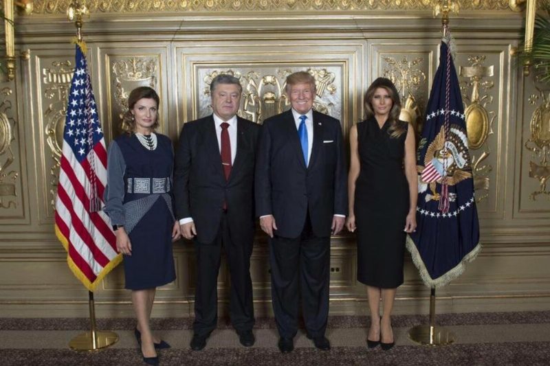 Стоимость платьев Марины Порошенко, в которых она встречалась с Меланией Трамп и Брижит Макрон