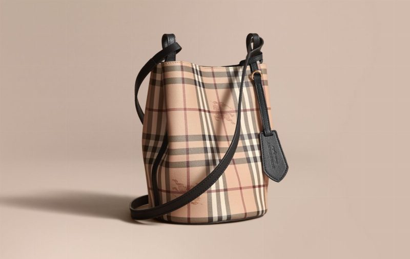 Burberry будут делать аксессуары из обрезков кожи