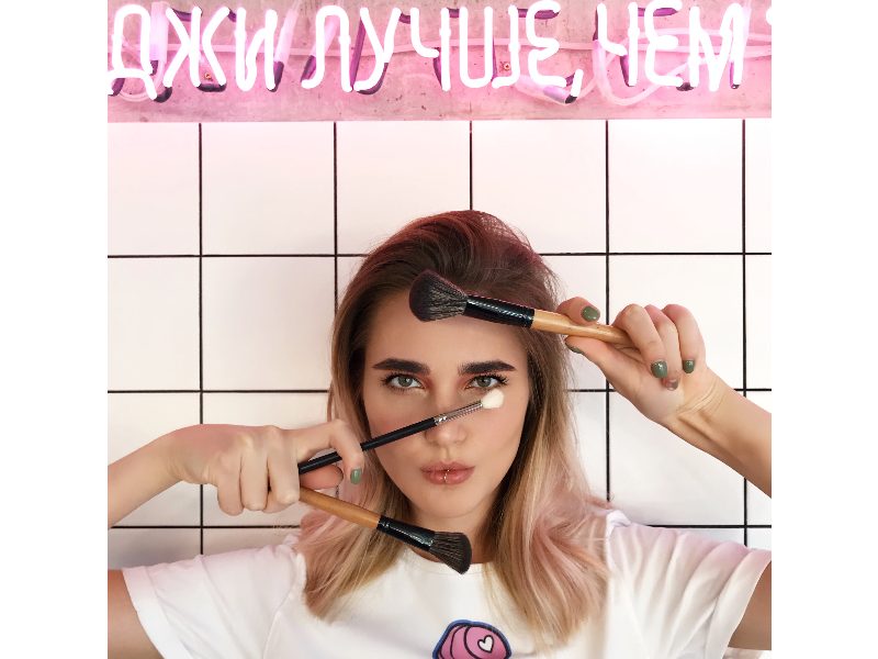 Будь смелее c G.Bar: космические smoky eyes на каждый день