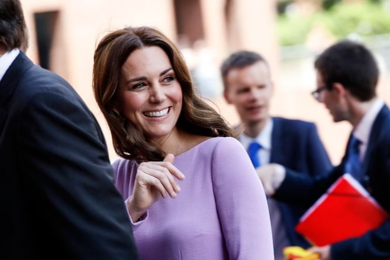Почему Кейт Миддлтон не выходит в свет с накрашенными ногтями?